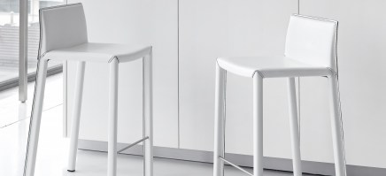 Mirtillo high stool in white leather and chrome
